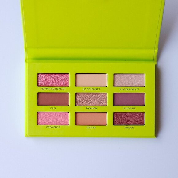 Makeup Revolution X Emily In Paris Camera Queen PALETTE BNIP - Picture 5 of 5